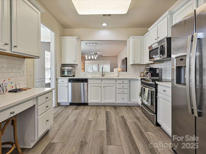 20037 Dovekie Lane, Fort Mill, SC 29707.  MLS# CAR4294257, YatesRealty ID 34039. Kitchen