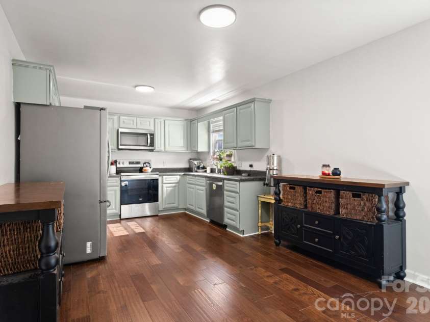 510 Roberts Avenue, York, SC 29745.  MLS# CAR4396414, YatesRealty ID 34039. Kitchen