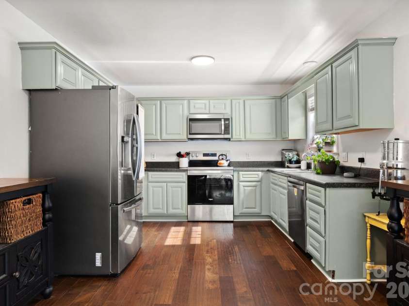 510 Roberts Avenue, York, SC 29745.  MLS# CAR4396414, YatesRealty ID 34039. Kitchen
