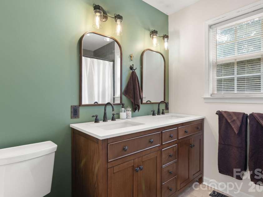 510 Roberts Avenue, York, SC 29745.  MLS# CAR4396414, YatesRealty ID 34039. Primary bathroom