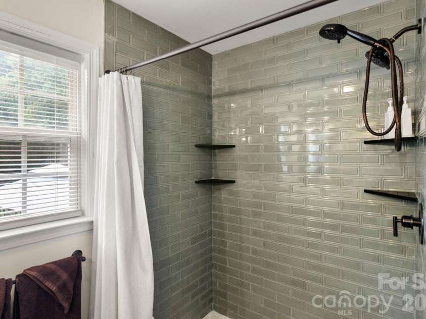 510 Roberts Avenue, York, SC 29745.  MLS# CAR4396414, YatesRealty ID 34039. Primary bathroom