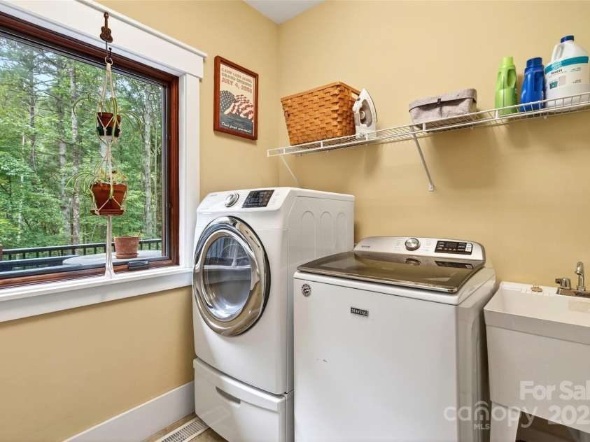 186 Fish Camp Drive, Nebo, NC 28761.  MLS# CAR4293027, YatesRealty ID 34040. 