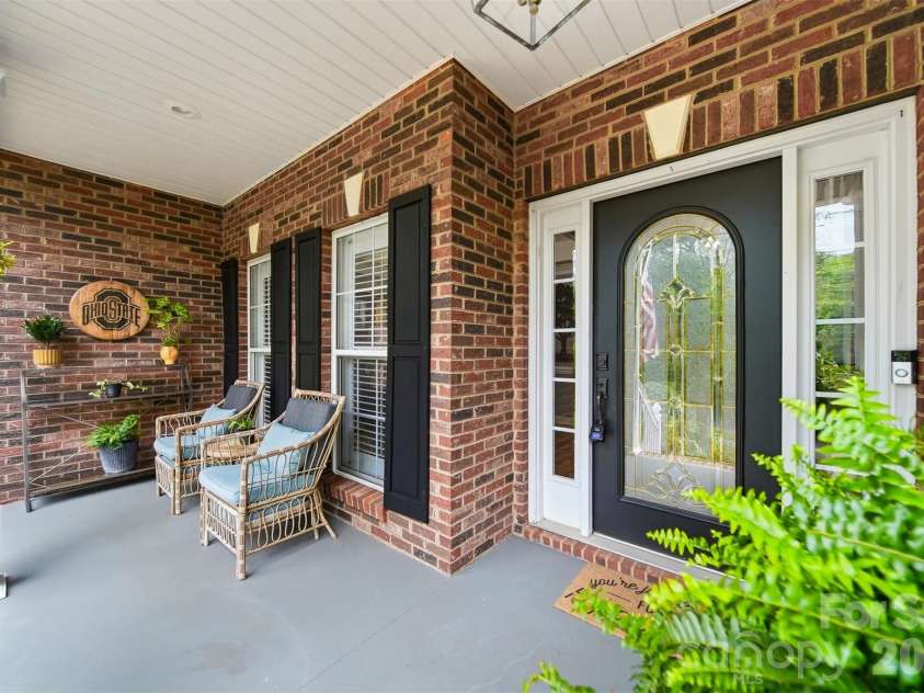 5780 Crown Terrace, Hickory, NC 28601.  MLS# CAR4389606, YatesRealty ID 34040. 