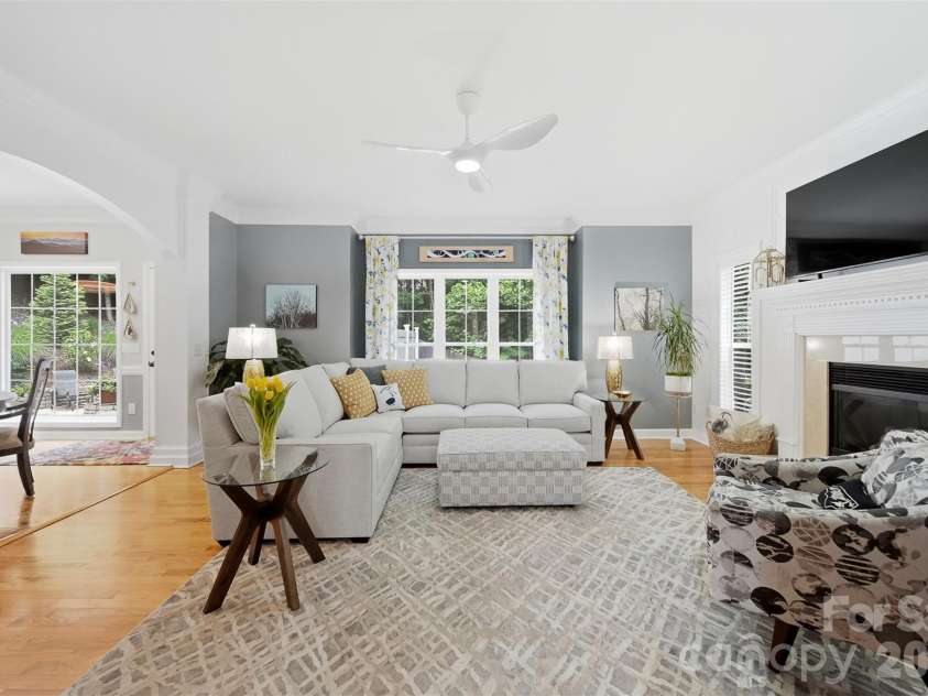 5780 Crown Terrace, Hickory, NC 28601.  MLS# CAR4389606, YatesRealty ID 34040. 