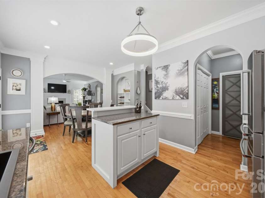 5780 Crown Terrace, Hickory, NC 28601.  MLS# CAR4389606, YatesRealty ID 34040. 