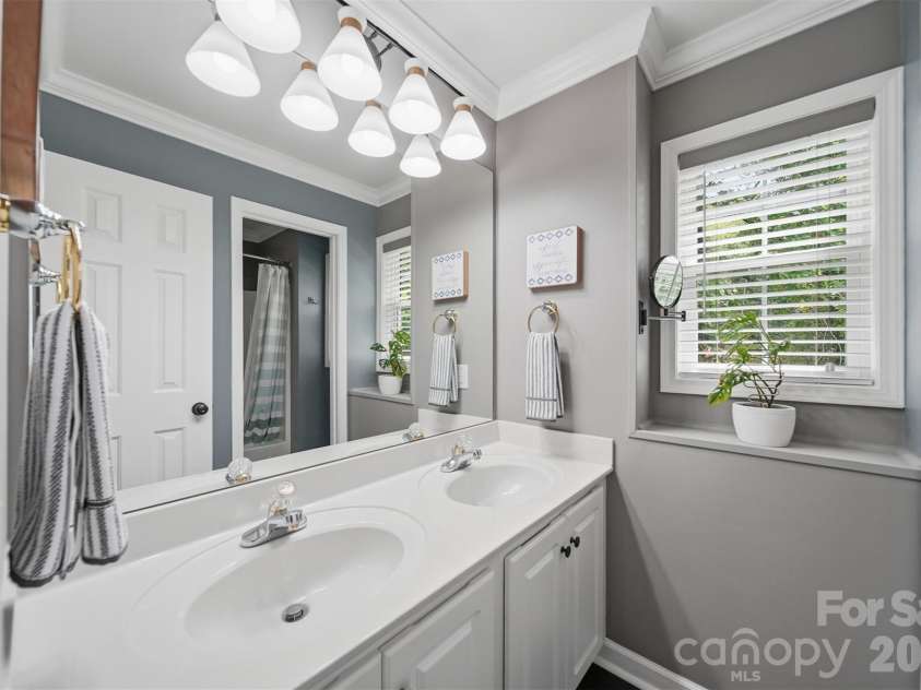 5780 Crown Terrace, Hickory, NC 28601.  MLS# CAR4389606, YatesRealty ID 34040. 