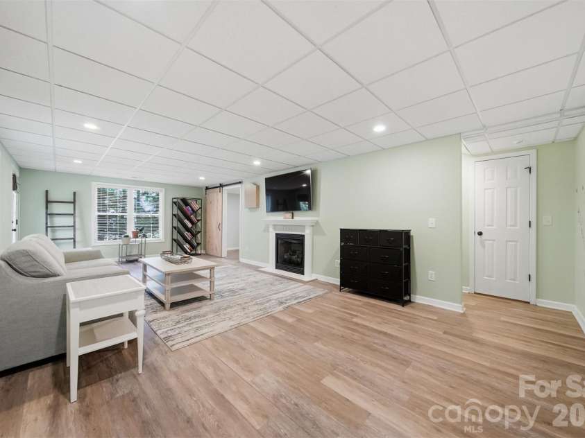 5780 Crown Terrace, Hickory, NC 28601.  MLS# CAR4389606, YatesRealty ID 34040. 