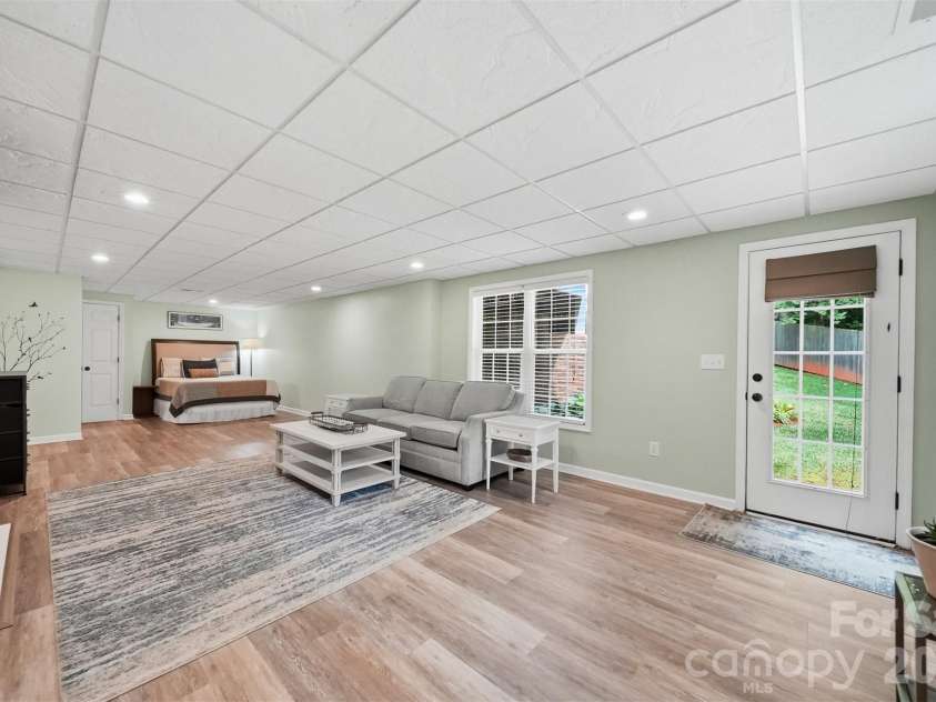 5780 Crown Terrace, Hickory, NC 28601.  MLS# CAR4389606, YatesRealty ID 34040. 