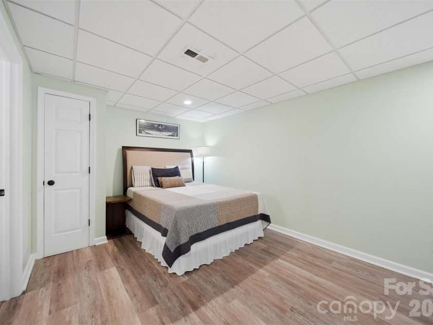 5780 Crown Terrace, Hickory, NC 28601.  MLS# CAR4389606, YatesRealty ID 34040. 