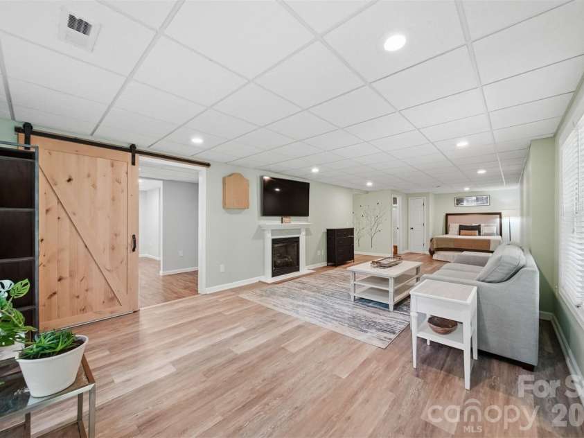 5780 Crown Terrace, Hickory, NC 28601.  MLS# CAR4389606, YatesRealty ID 34040. 