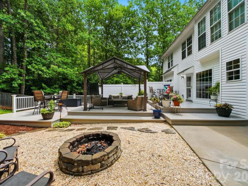 5780 Crown Terrace, Hickory, NC 28601.  MLS# CAR4389606, YatesRealty ID 34040. 