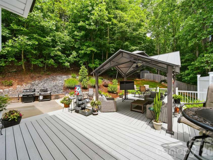 5780 Crown Terrace, Hickory, NC 28601.  MLS# CAR4389606, YatesRealty ID 34040. 