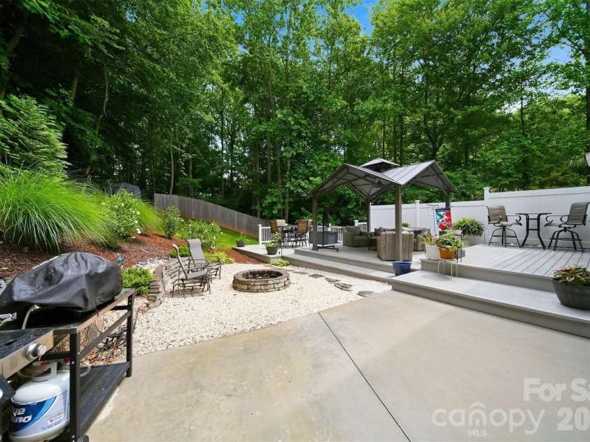 5780 Crown Terrace, Hickory, NC 28601.  MLS# CAR4389606, YatesRealty ID 34040. 