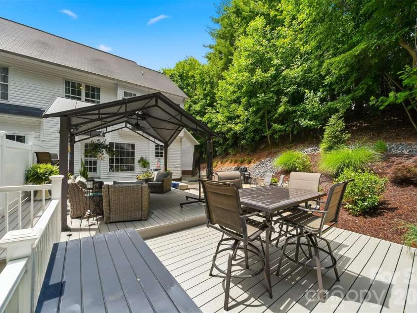 5780 Crown Terrace, Hickory, NC 28601.  MLS# CAR4389606, YatesRealty ID 34040. 