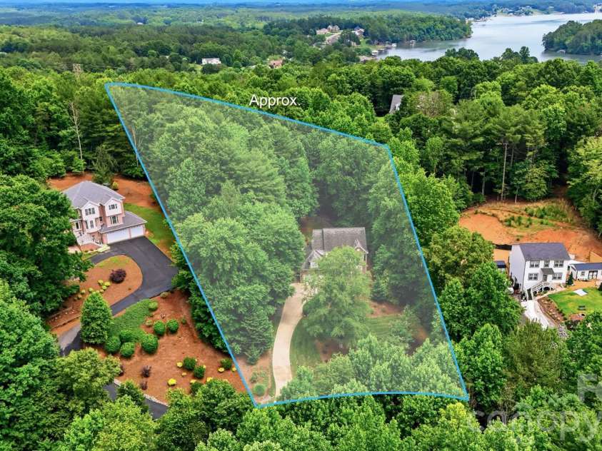 5780 Crown Terrace, Hickory, NC 28601.  MLS# CAR4389606, YatesRealty ID 34040. 