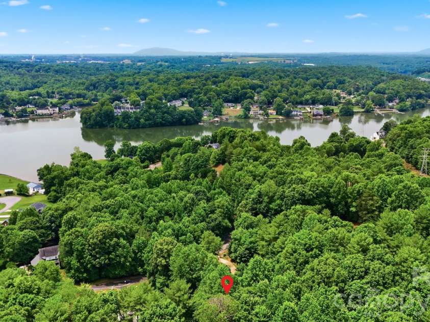 5780 Crown Terrace, Hickory, NC 28601.  MLS# CAR4389606, YatesRealty ID 34040. 