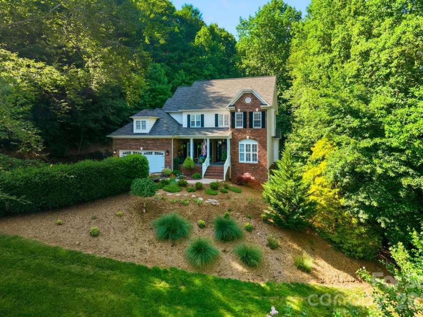 5780 Crown Terrace, Hickory, NC 28601.  MLS# CAR4389606, YatesRealty ID 34040. 