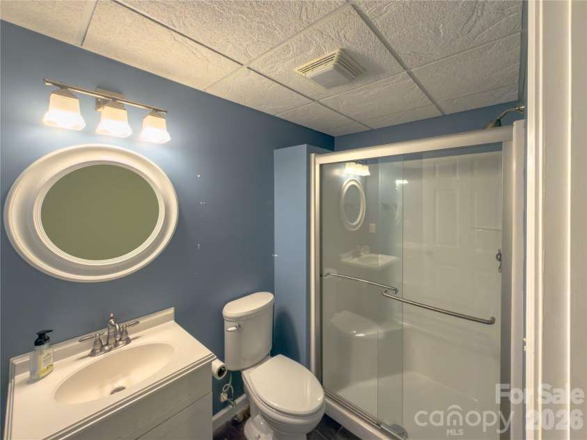 5780 Crown Terrace, Hickory, NC 28601.  MLS# CAR4389606, YatesRealty ID 34040. 