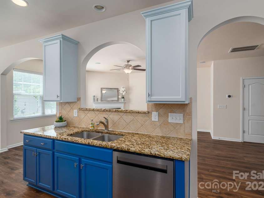 6012 Thorburn Way, Belmont, NC 28012.  MLS# CAR4281894, YatesRealty ID 34041. 