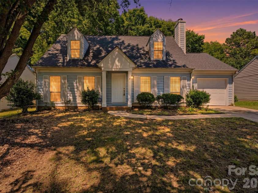 8345 Houndstooth Drive, Charlotte, NC 28227.  MLS# CAR4396251, YatesRealty ID 34042. 