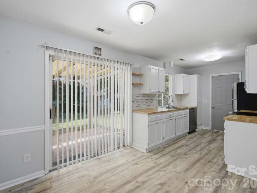 8345 Houndstooth Drive, Charlotte, NC 28227.  MLS# CAR4396251, YatesRealty ID 34042. 