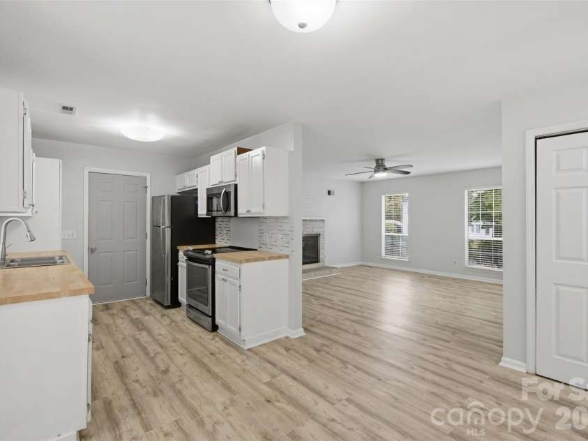 8345 Houndstooth Drive, Charlotte, NC 28227.  MLS# CAR4396251, YatesRealty ID 34042. 