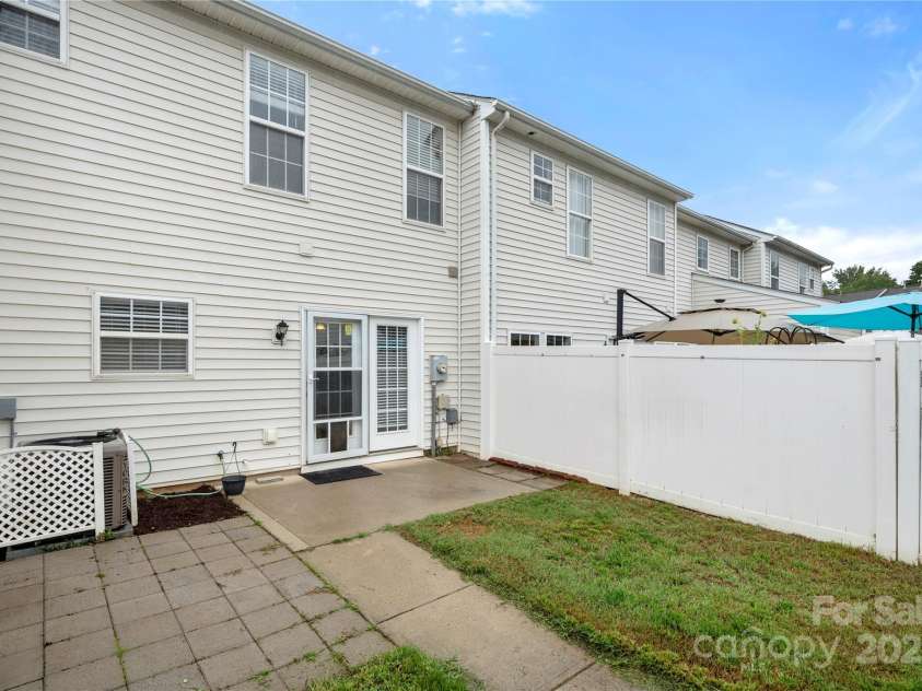 9545 Glenashley Drive, Cornelius, NC 28031.  MLS# CAR4290024, YatesRealty ID 34042. 