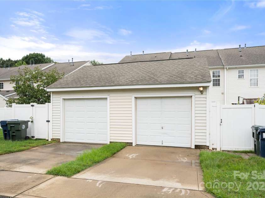 9545 Glenashley Drive, Cornelius, NC 28031.  MLS# CAR4290024, YatesRealty ID 34042. 