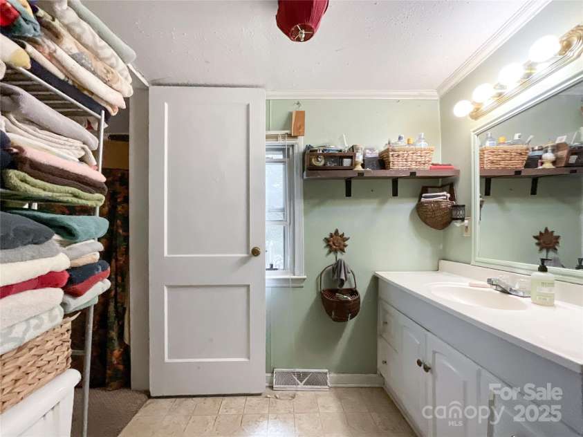 17837 Porter Hill Road, Norwood, NC 28128.  MLS# CAR4294691, YatesRealty ID 34043. 