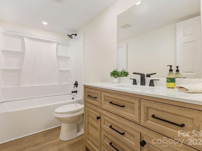 12180A Coyle Road, Stanfield, NC 28163.  MLS# CAR4294733, YatesRealty ID 34044. Main bathroom