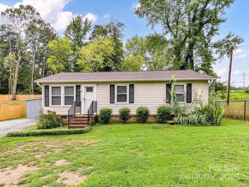 1408 Meadow Avenue, Kannapolis, NC 28083.  MLS# CAR4294297, YatesRealty ID 34045. 