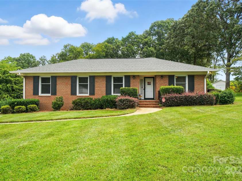2111 Linalda Court, Charlotte, NC 28214.  MLS# CAR4289878, YatesRealty ID 34046. 
