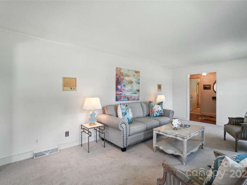 2111 Linalda Court, Charlotte, NC 28214.  MLS# CAR4289878, YatesRealty ID 34046. 