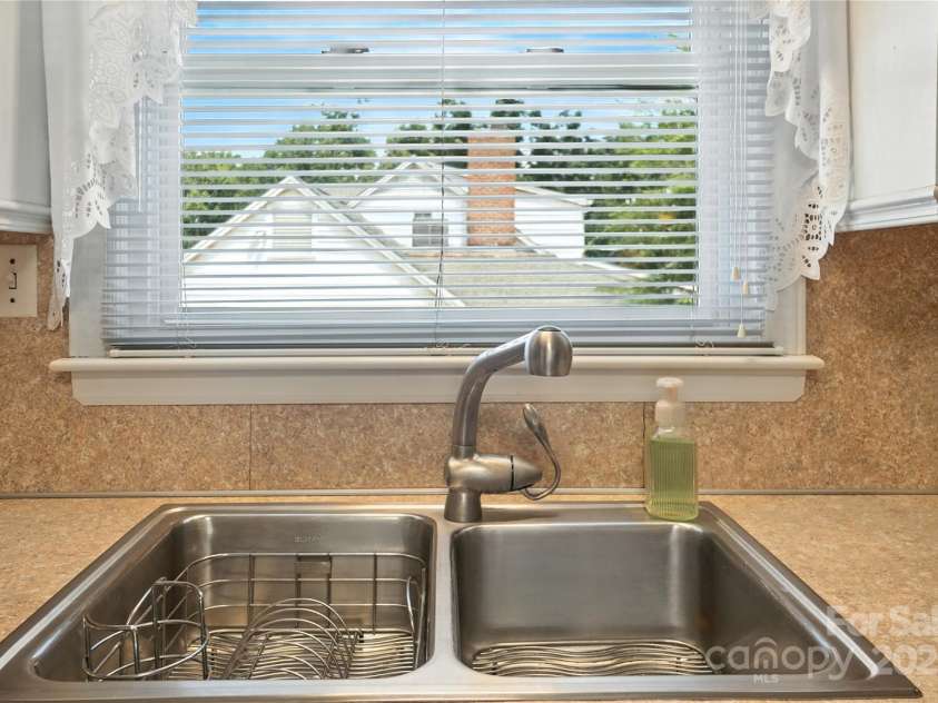 2111 Linalda Court, Charlotte, NC 28214.  MLS# CAR4289878, YatesRealty ID 34046. 