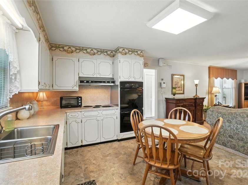 2111 Linalda Court, Charlotte, NC 28214.  MLS# CAR4289878, YatesRealty ID 34046. 