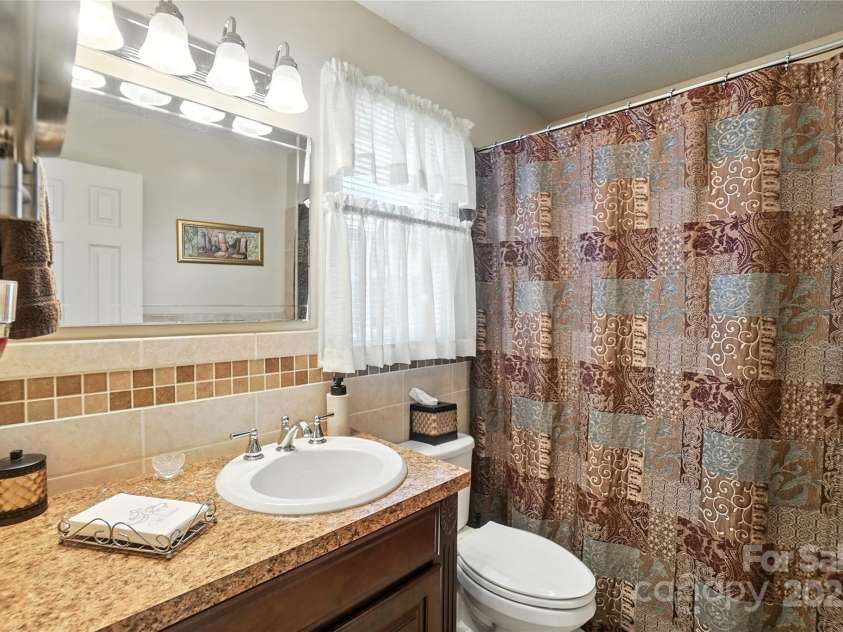 2111 Linalda Court, Charlotte, NC 28214.  MLS# CAR4289878, YatesRealty ID 34046. 