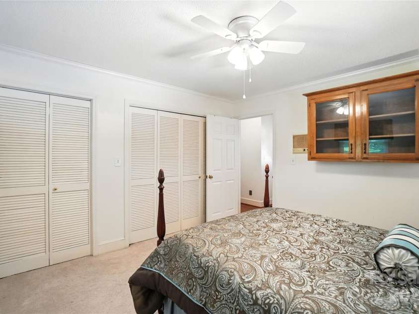 2111 Linalda Court, Charlotte, NC 28214.  MLS# CAR4289878, YatesRealty ID 34046. 