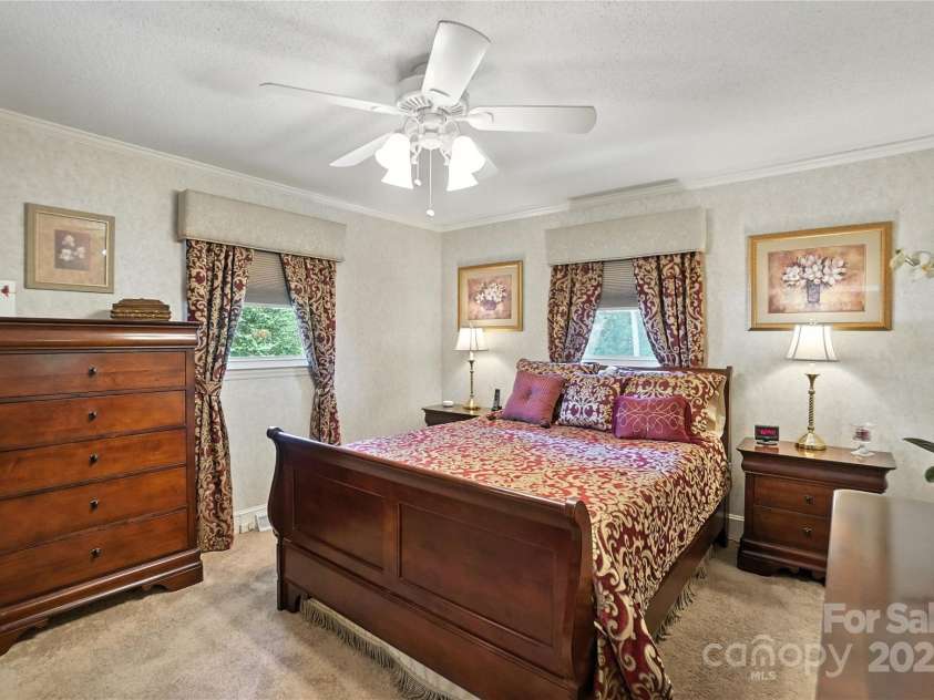 2111 Linalda Court, Charlotte, NC 28214.  MLS# CAR4289878, YatesRealty ID 34046. 