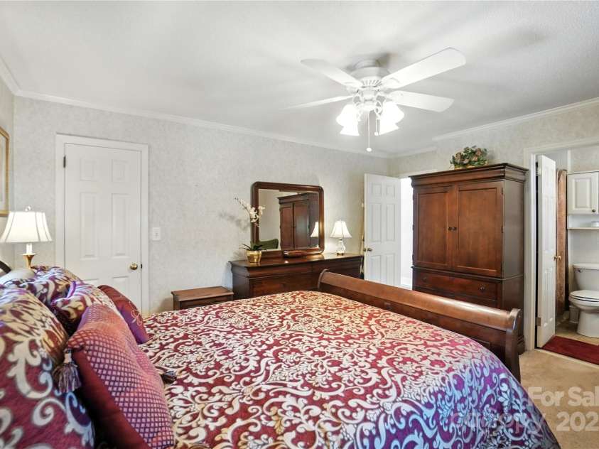 2111 Linalda Court, Charlotte, NC 28214.  MLS# CAR4289878, YatesRealty ID 34046. 