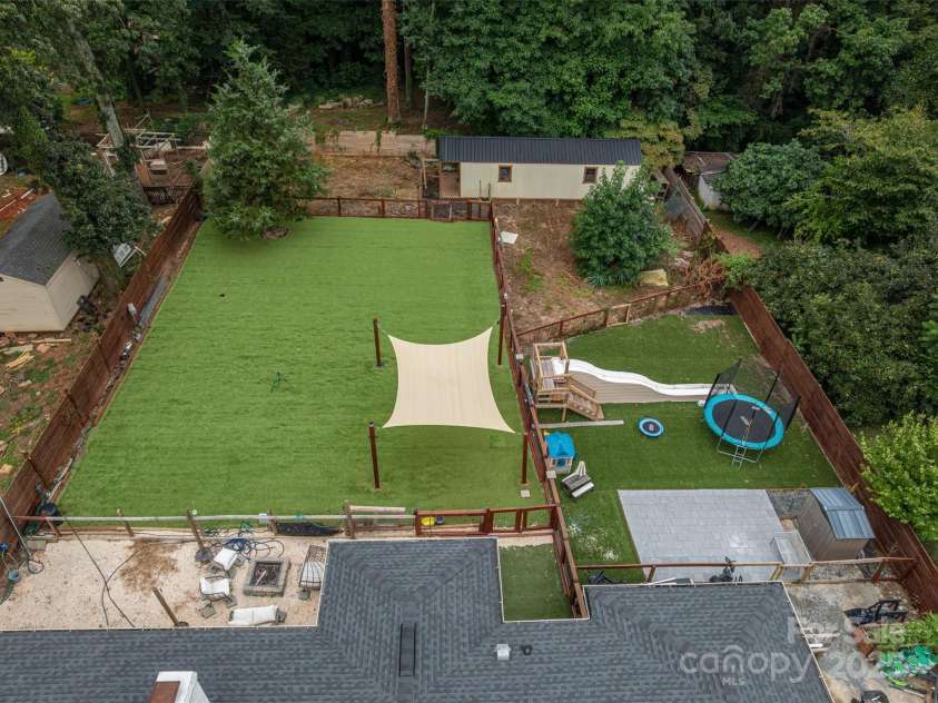 3116 Sunset Road, Charlotte, NC 28216.  MLS# CAR4287653, YatesRealty ID 34047. 