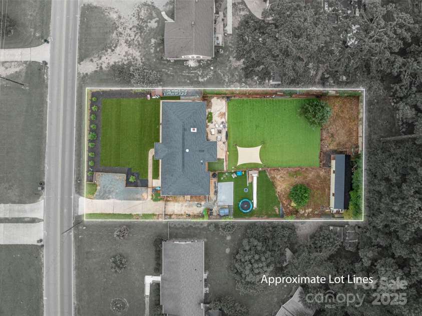 3116 Sunset Road, Charlotte, NC 28216.  MLS# CAR4287653, YatesRealty ID 34047. 