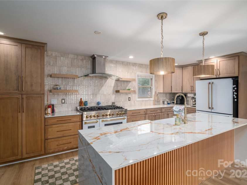 3116 Sunset Road, Charlotte, NC 28216.  MLS# CAR4287653, YatesRealty ID 34047. 