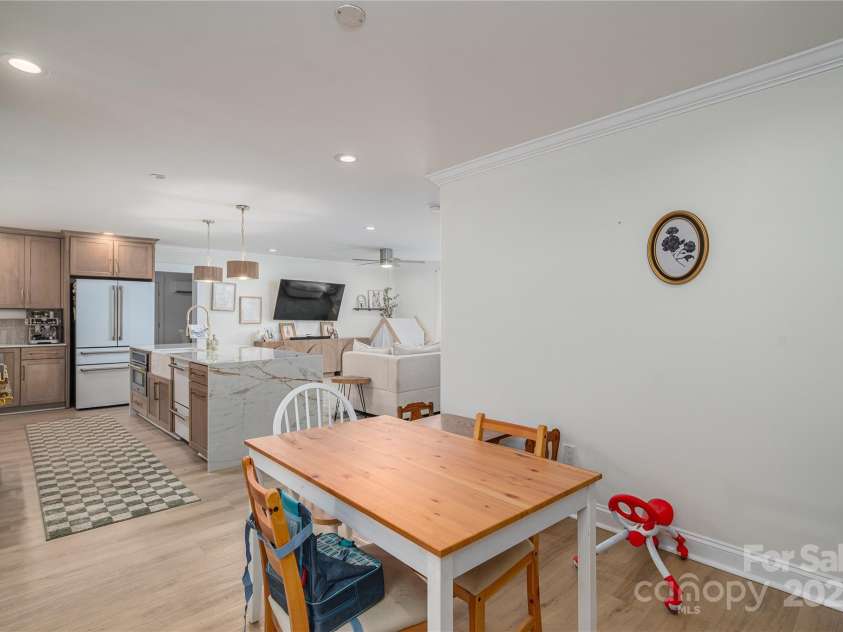 3116 Sunset Road, Charlotte, NC 28216.  MLS# CAR4287653, YatesRealty ID 34047. 