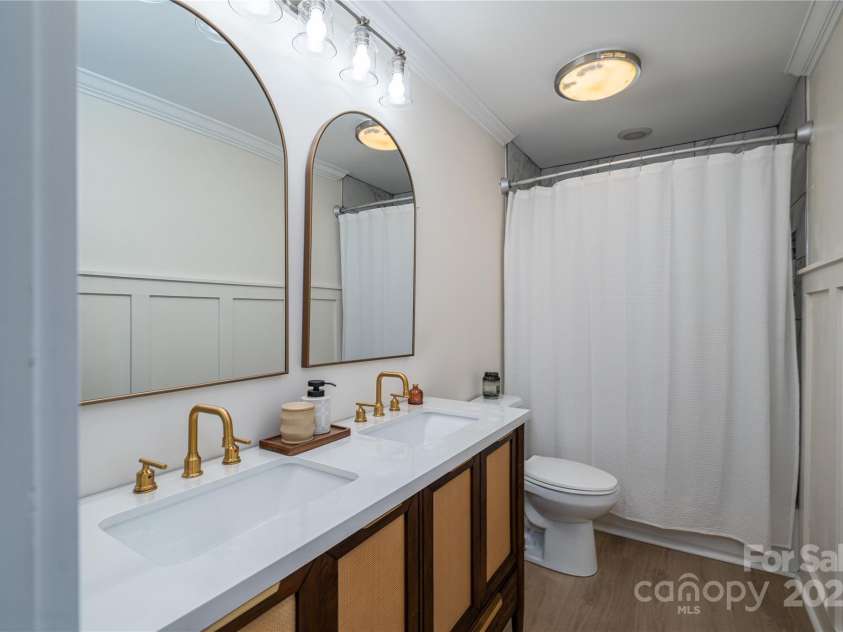 3116 Sunset Road, Charlotte, NC 28216.  MLS# CAR4287653, YatesRealty ID 34047. 