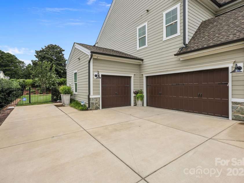 9512 Pacing Lane, Concord, NC 28027.  MLS# CAR4282230, YatesRealty ID 34048. 