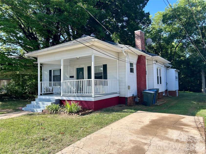 205 Elm Street, Salisbury, NC 28144.  MLS# CAR4398689, YatesRealty ID 34049. 