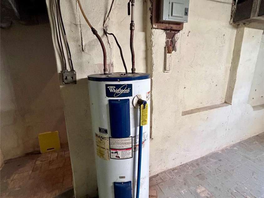 205 Elm Street, Salisbury, NC 28144.  MLS# CAR4398689, YatesRealty ID 34049. 