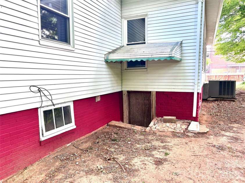 205 Elm Street, Salisbury, NC 28144.  MLS# CAR4398689, YatesRealty ID 34049. 