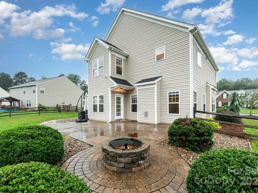 4368 Tucker Chase Drive, Midland, NC 28107.  MLS# CAR4288845, YatesRealty ID 34049. 