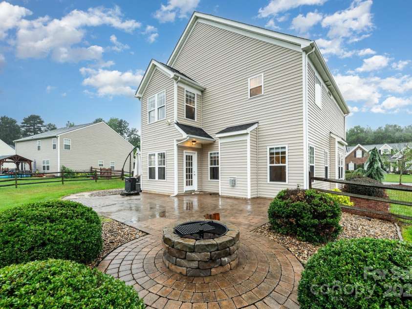 4368 Tucker Chase Drive, Midland, NC 28107.  MLS# CAR4288845, YatesRealty ID 34049. 